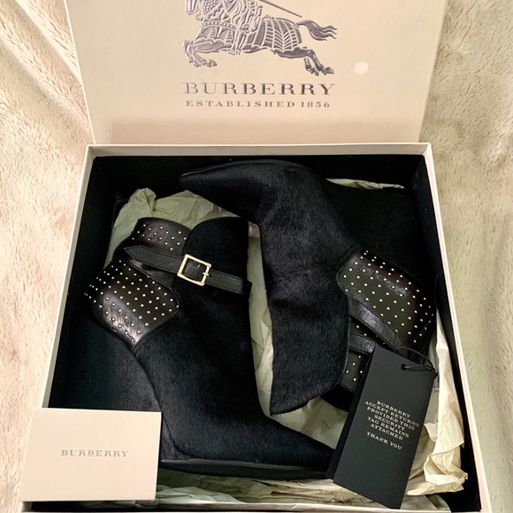 👑✅PRICE FIRM✅NO OFFERS SUPER SALE!! 👑AUTHENTIC Burberry Wedge Fur Ankle Boots. - Picture 15 of 17